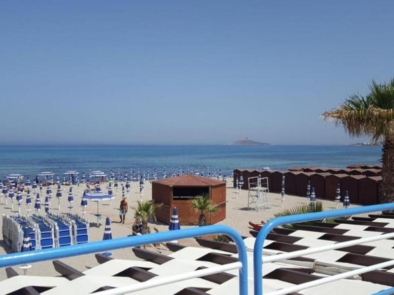 فندق New Island إزولا ديلي فيمين المظهر الخارجي الصورة